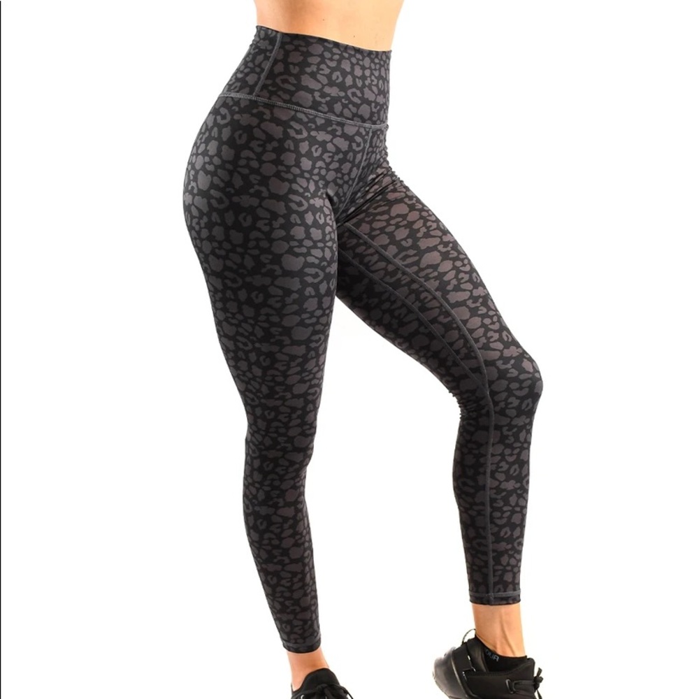 TYC black leopard scrunch leggings